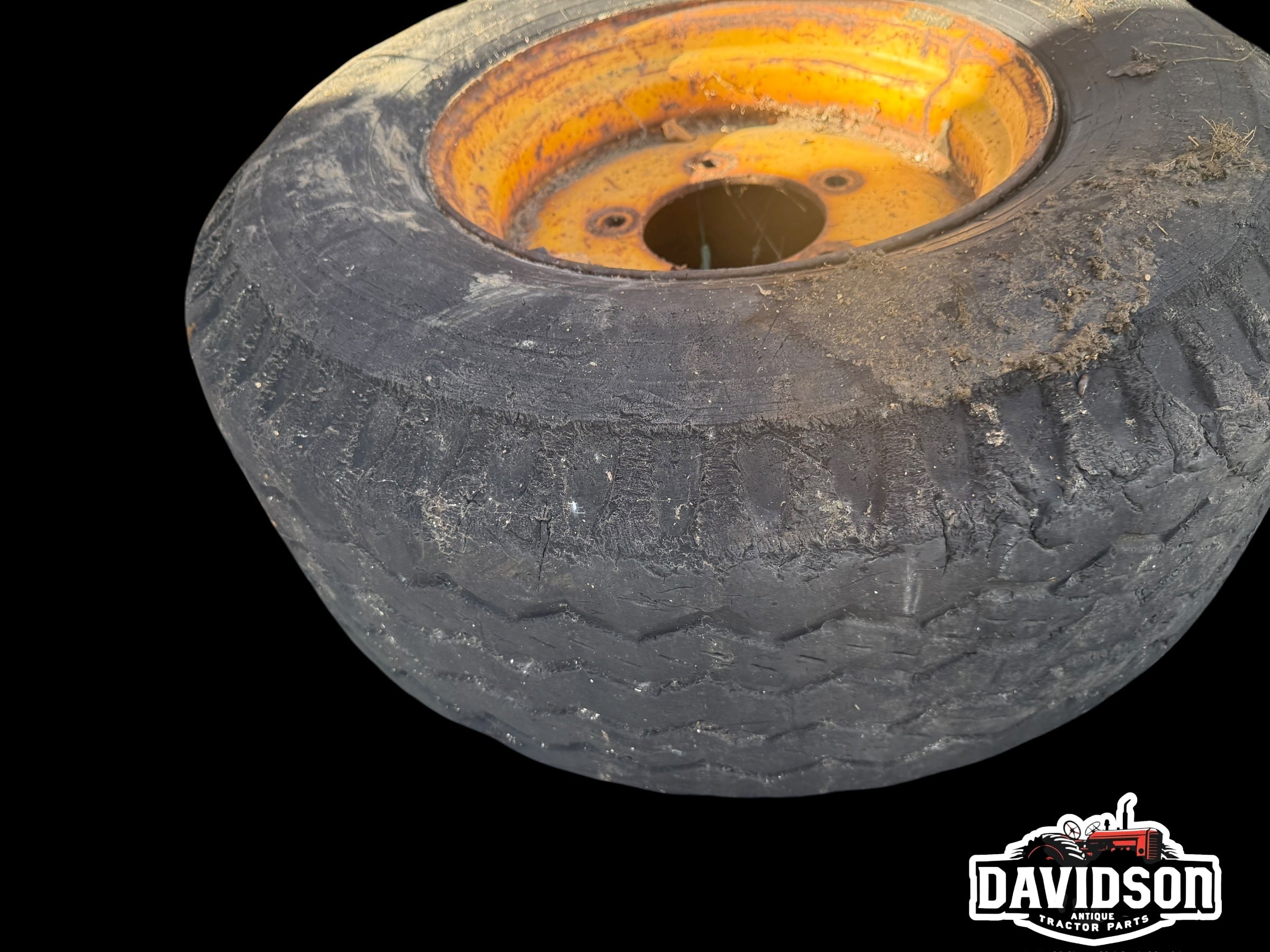 John Deere 500 C backhoe front rim w/tire 14-17.5