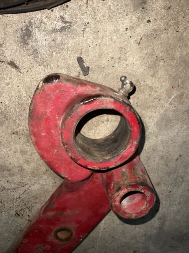 International 350 Utility Fast Hitch RH Rock Shaft Support 522762R2 Tractor