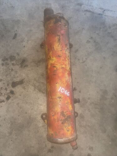 International IH 1066 tractor diesel engine motor oil cooler assembly