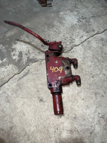 IH Farmall 404 Hydraulic valve W/Handle 378029-R1