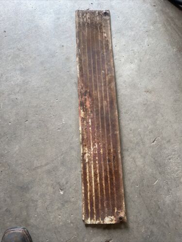 IH FARMALL 560 TRACTOR RIGHT ENGINE SIDE PANEL