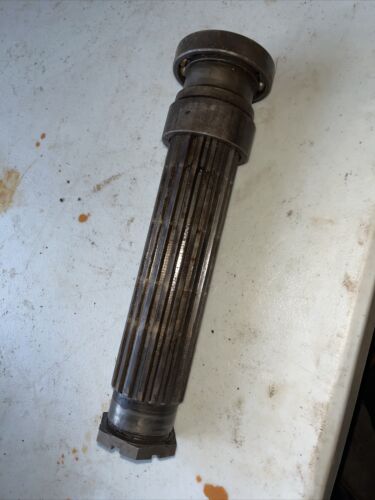 Farmall 400 450 560 RC IH Tractor transmission drive gear main shaft