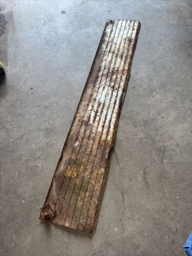 IH FARMALL 560 TRACTOR LEFT ENGINE SIDE PANEL