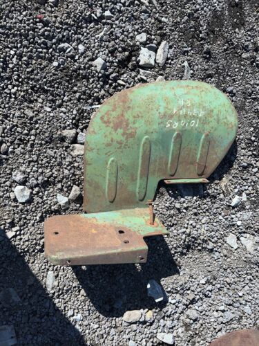 John Deere 1010  Single Row Crop (RS) Tractor RH Fender, AM1971T