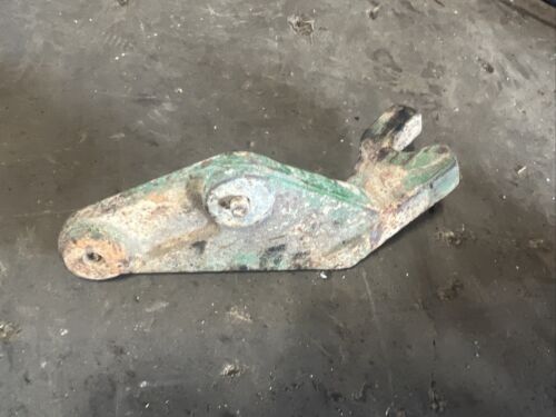 R32118R Cylinder Hanger John Deere 4020 Tractor