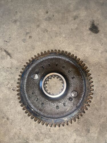 International Gear-pump Drive 67776C1 1586 IH