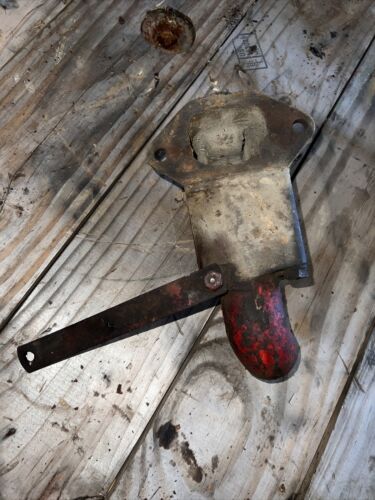 Farmall IH 300 Rowcrop tractor ORIGINAL IH thermostat housing holder