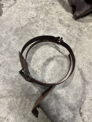 IHC Mccormick W9 Gas Air Cleaner Mounting Straps