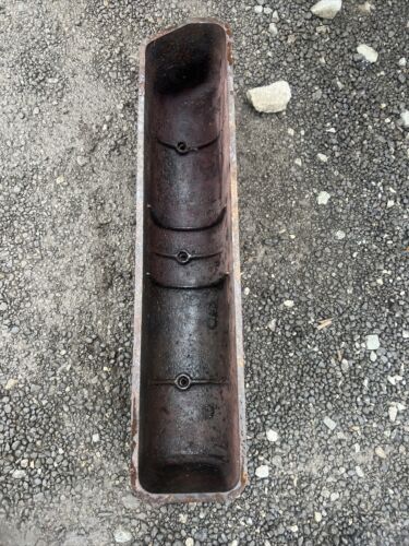 International Farmall IH 806 RC tractor gas 301 motor valve cover 383503R1