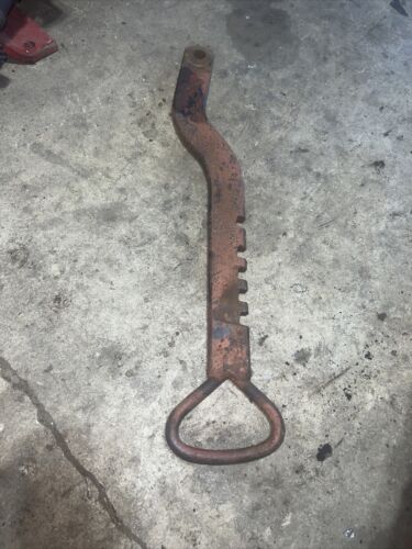 ORIGINAL IH FARMALL  460 GAS UTILITY TRACTOR - FAST HITCH  ADJUST HANDLE & PIN