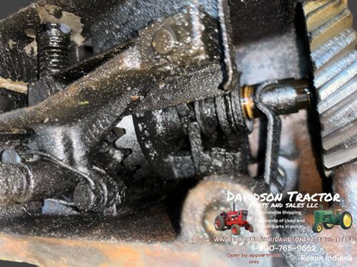 JOHN DEERE Used Complete Unstyled B ,BR,BO GOVERNOR Part# B269R B279R B272R