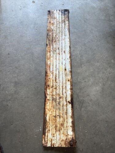 IH FARMALL 560 TRACTOR LEFT ENGINE SIDE PANEL
