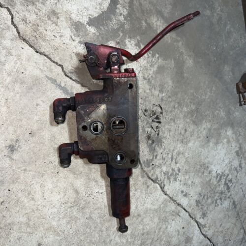 IH Farmall 404 Hydraulic valve W/Handle 378029-R1