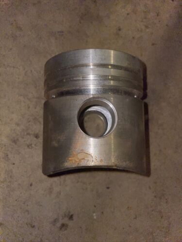 International 188, 236, 282 Diesel (318377R2) Piston