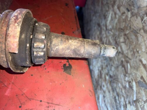Farmall M Early SM Tractor front pedestal spindle shafts for hubs 6719DD
