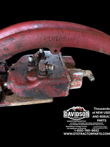IH Farmall 826 Good Working Brake Valve Assembly W/mounting Bracket And Pedals