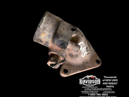 International Farmall 404 424 340 140 240  C-135 Elbow-water Outlet 367679R1