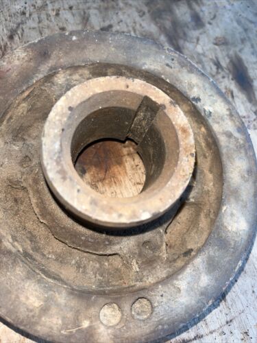 International 504 diesel Utility Tractor engine motor crankshaft crank pulley