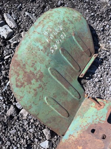 John Deere 1010  Single Row Crop (RS) Tractor RH Fender, AM1971T