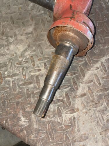 Spindle - Left Hand fits International 656 460 544 2544 383910R91