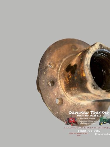 USED JOHN DEERE TRACTOR FRONT WHEEL HUB A1553R