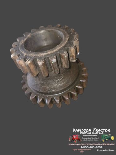 USED JOHN DEERE UNSTYLED A TRACTOR 19 & 25 TOOTH COUNTERSHAFT IDLER GEAR A1578R