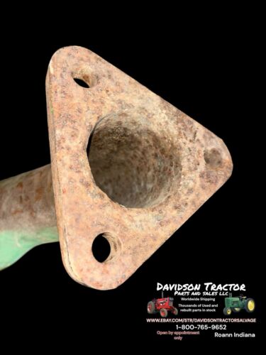 D2966R John Deere D Upper Water Pipe Fanshaft Mount Fits SN 143,800 and up Nice!