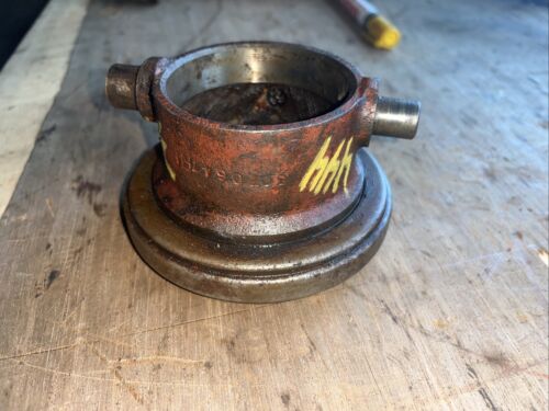 Throw out 3070647R1 SLEEVE for International 354, 2444, 364, 444, 384,