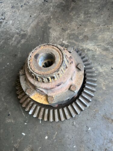 Farmall IH 560 Diesel Tractor transmission pinion gear 372157R1