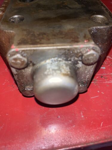 Farmall 300, 350, 400 450 Hydraulic valve Antique Tractor 360587-R1