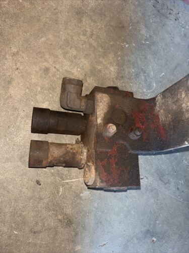 Farmall 400 450 tractor IH front hydraulic line valve port block