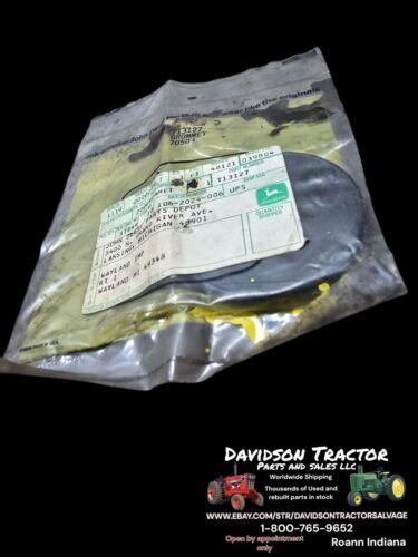 T13127 GROMMET GENUINE JOHN DEERE NEW OLD STOCK