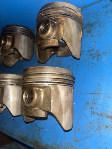 USED PISTON FARMALL C153 on 2504, 504 GAS