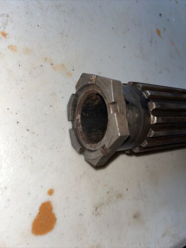 Farmall 400 450 560 RC IH Tractor transmission drive gear main shaft