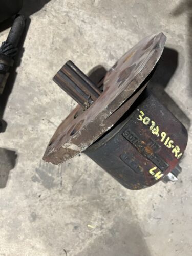 3072915-R1 Left Hand Bull Pinion Shaft A/cage IH 444