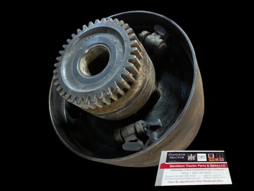 USED JOHN DEERE A TRACTOR BELT PULLEY CLUTCH ASSEMBLY A1864R