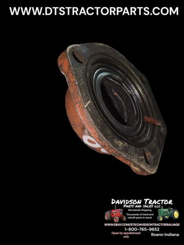 IH International Farmall 8058DB Bearing Retainer