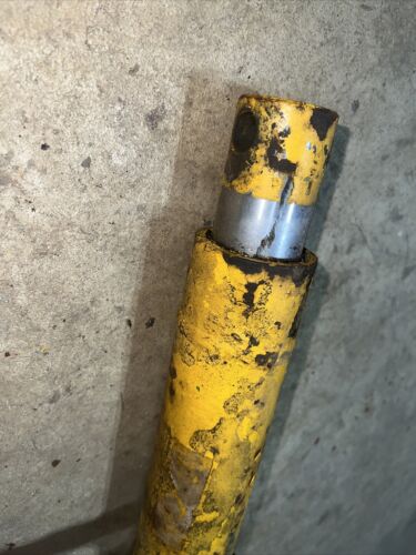 International Cub 154 low boy IH Tractor Orgnl hydraulic lift cylinder & hose