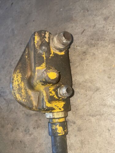 International Farmall 404 Hydraulic Filter housing