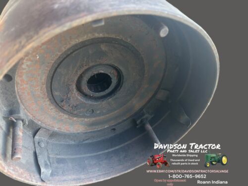 USED JOHN DEERE A TRACTOR BELT PULLEY CLUTCH ASSEMBLY A1864R