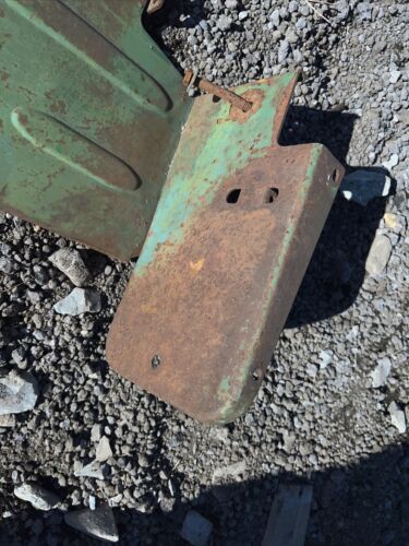 John Deere 1010  Single Row Crop (RS) Tractor RH Fender, AM1971T