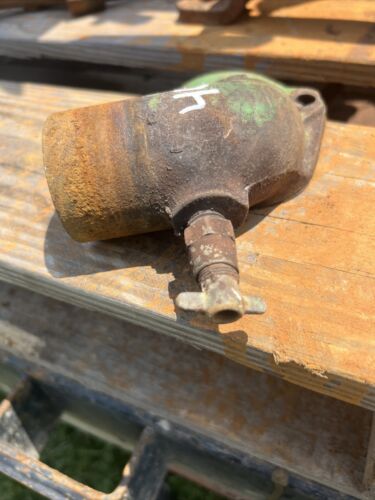 M2946T, M63T, AM641T John Deere Lower Water Pipe For M, 40, 320, 330