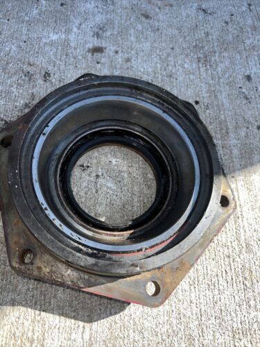 IH Farmall 706 806 Rear Axle Oil Seal Housing Cover 380226R1  Antique Tractor