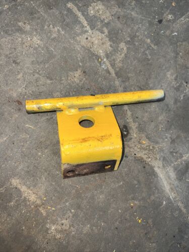 International IHC 154 185 Low Boy Cub Tractor  generator mounting bracket