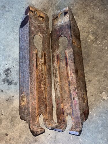 IH Farmall M SM MD 400 Axle Drawbar Mounting Brackets Pair Antique Tractor
