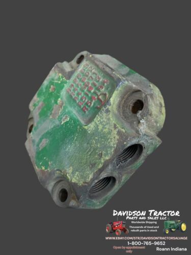 R49071 USED JOHN DEERE PUMP COVER
