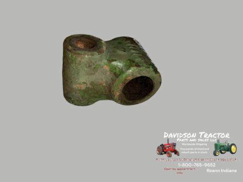 USED B JOHN DEERE TRACTOR STEERING SHAFT SUPPORT HOUSNG B1101R