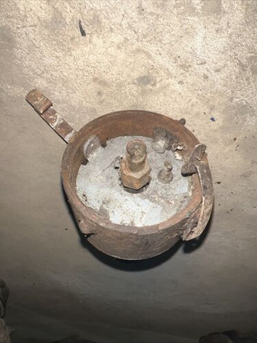 International 560 460 Utility Distributor 368051R1  Antique Tractor For Parts