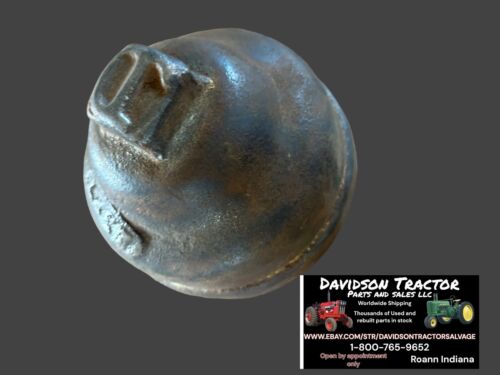 John Deere unstyled D hub cap D327R