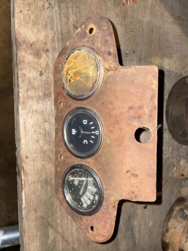 Farmall 350 300 utility Tractor IHC dash gauge holder bracket w/ gagues
